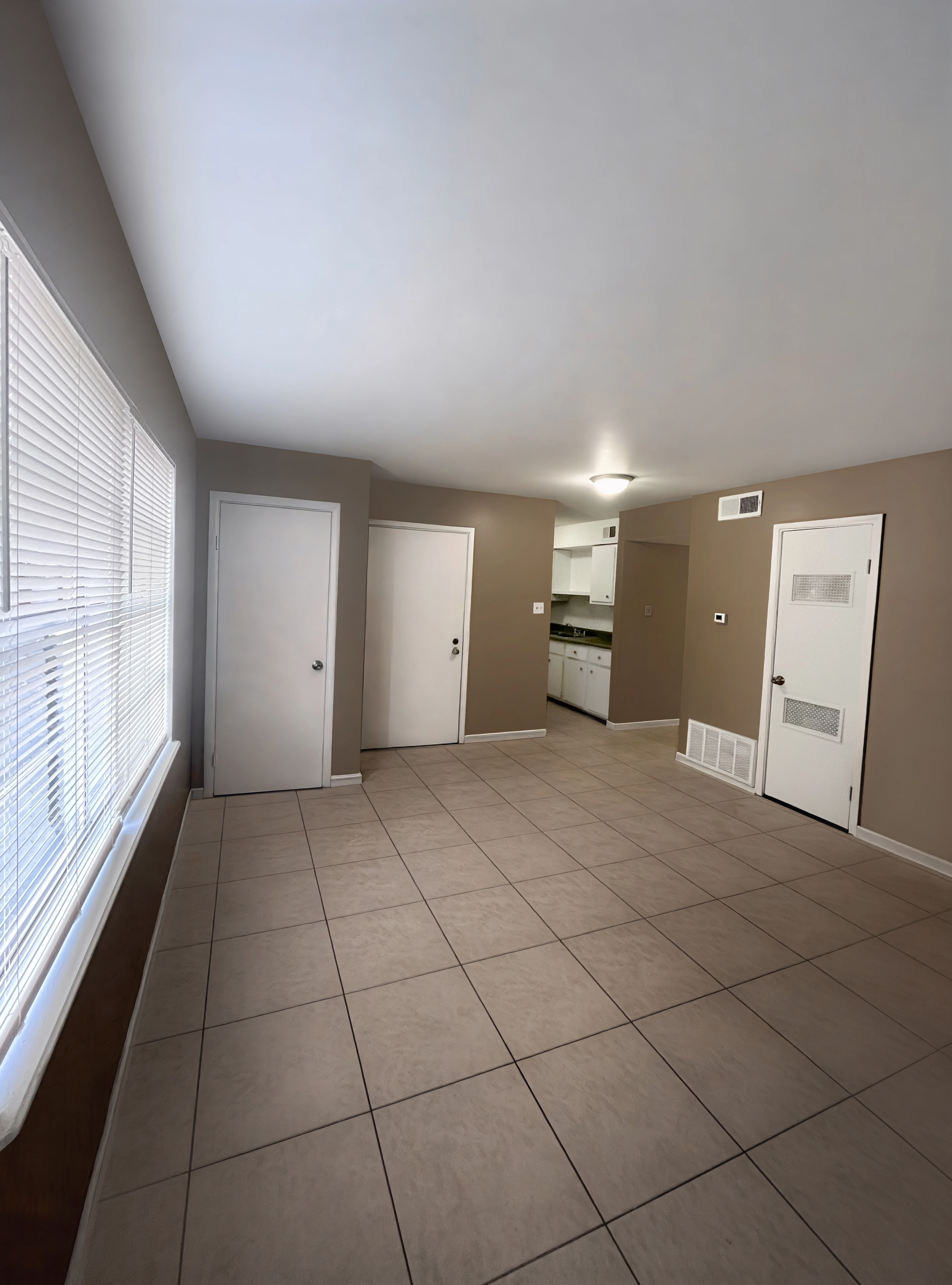 Bright apartment room at Robindale East